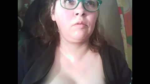 Snapshot of 1deluxepussy chatting on February 19, 12:57 am Deluxepussy online show from February 19, 12:57 am