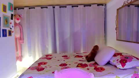 laiaa rivas online show from November 18, 2:12 am