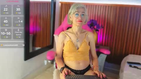 Miss Monserrate online show from May 4, 2:21 pm