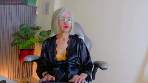 Miss Monserrate online show from July 18, 2:08 pm