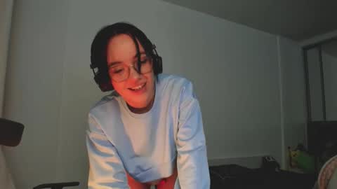Snapshot of 2b_ chatting on October 19, 3:52 am Sasha weekend from 14 to 27 November online show from October 19, 3:52 am