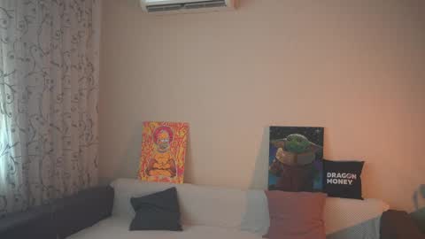Snapshot of 2girls_1dream chatting on February 21, 10:28 am Elley online show from February 21, 10:28 am