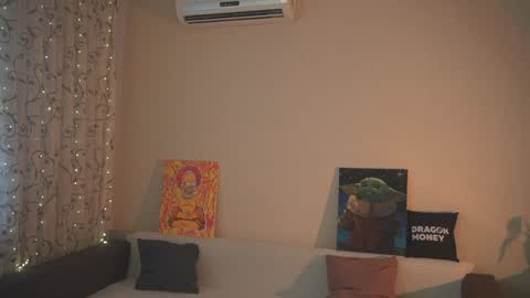 Snapshot of 2girls_1dream chatting on February 3, 10:36 am Elley online show from February 3, 10:36 am