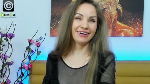 Snapshot of 3lla_rose chatting on February 24, 8:03 pm Ella online show from February 24, 8:03 pm