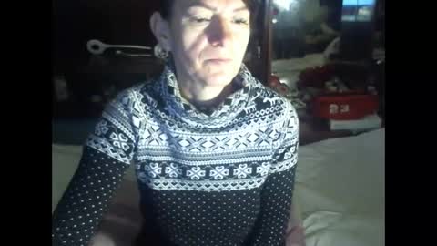 Snapshot of 8mistress8 chatting on December 7, 8:11 am 8MISTRESS8 online show from December 7, 8:11 am