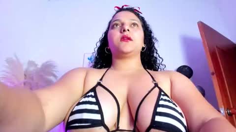 Snapshot of _aithanaa_ chatting on October 12, 7:38 pm _aithanaa_ online show from October 12, 7:38 pm