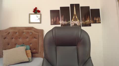 _alice_horny_ online show from January 23, 8:45 pm