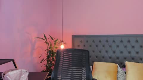 Snapshot of _aline_hall chatting on February 5, 10:41 am Alline Hall online show from February 5, 10:41 am