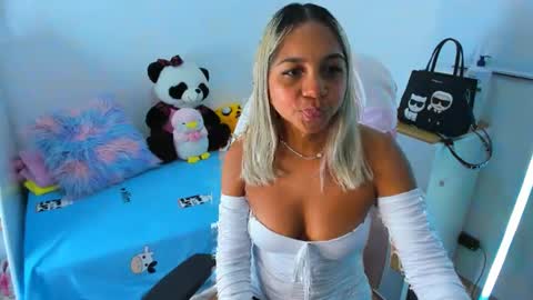 Analia online show from December 10, 3:09 am