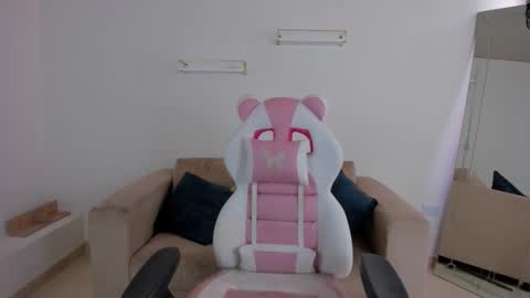    online show from December 1, 4:09 pm