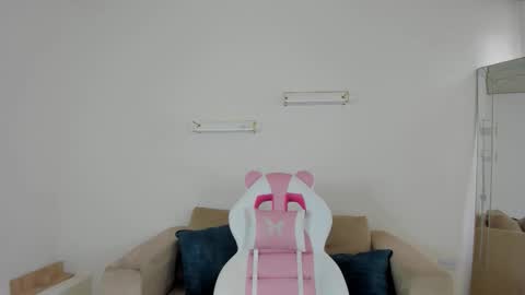    online show from October 29, 12:20 pm