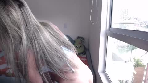 Snapshot of _arianalzate_ chatting on January 17, 8:44 pm 60 online show from January 17, 8:44 pm