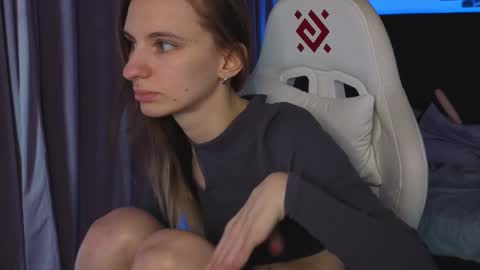 _ash_leyy_ online show from March 16, 5:44 am