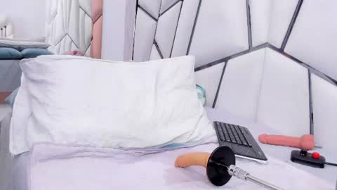 Aura online show from June 19, 9:24 am