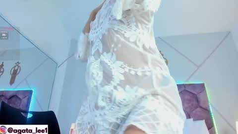 Snapshot of _aurora_collins_ chatting on September 12, 2:02 pm _aurora_collins_ online show from September 12, 2:02 pm