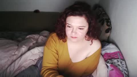 Snapshot of _bella_28 chatting on December 23, 4:01 am em online show from December 23, 4:01 am