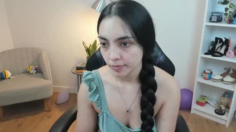 Snapshot of _bellaevans_ chatting on February 7, 5:52 am Bella Evans online show from February 7, 5:52 am