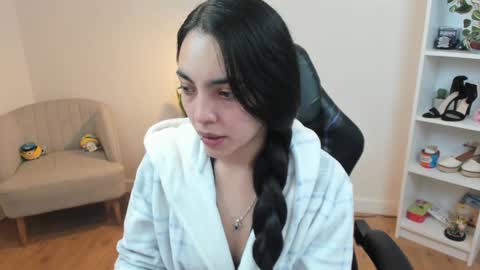Snapshot of _bellaevans_ chatting on February 4, 5:21 am Bella Evans online show from February 4, 5:21 am