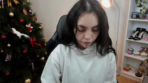 Snapshot of _bellaevans_ chatting on January 8, 8:16 am Bella Evans online show from January 8, 8:16 am