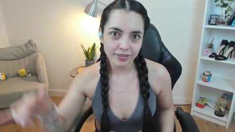 Snapshot of _bellaevans_ chatting on March 5, 5:40 am Bella Evans online show from March 5, 5:40 am
