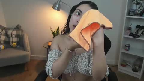Snapshot of _bellaevans_ chatting on March 6, 5:46 am Bella Evans online show from March 6, 5:46 am