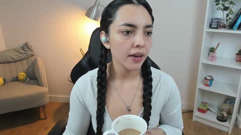 Snapshot of _bellaevans_ chatting on March 1, 5:31 am Bella Evans online show from March 1, 5:31 am