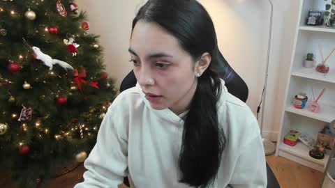 Snapshot of _bellaevans_ chatting on December 30, 5:48 am Bella Evans online show from December 30, 5:48 am
