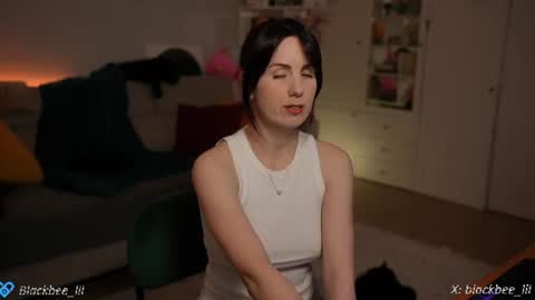 Lili online show from June 25, 6:20 pm