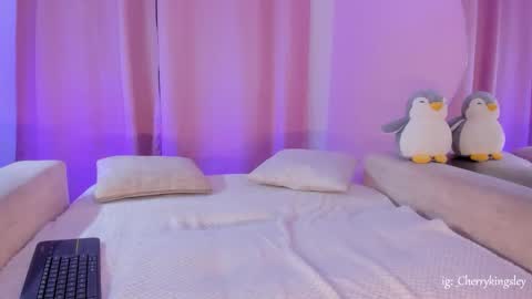 Snapshot of _cherrykingsley1 chatting on September 22, 2:43 am Cherrykingsley online show from September 22, 2:43 am