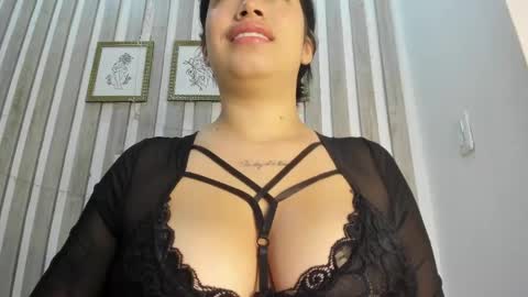 Chloe Collins online show from May 7, 12:31 pm