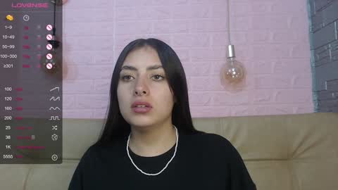 Snapshot of _emma_diamond_ chatting on December 28, 6:50 pm Emma online show from December 28, 6:50 pm