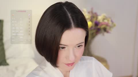 Essie  online show from December 22, 11:31 pm