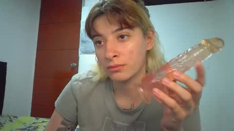Mia-foster online show from April 30, 11:52 pm
