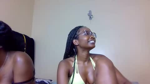 Snapshot of _goldie chatting on October 15, 9:56 am Goldie online show from October 15, 9:56 am