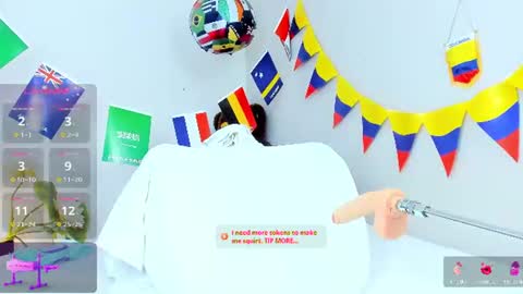 _jasminnee_ online show from July 5, 2:01 pm