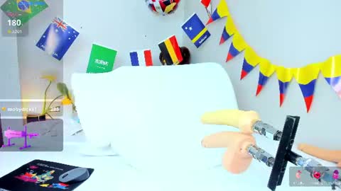 _jasminnee_ online show from July 21, 2:07 pm