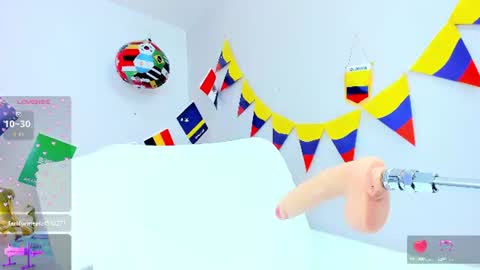 _jasminnee_ online show from June 8, 1:56 pm