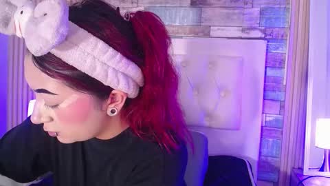 Mia online show from March 17, 1:04 pm