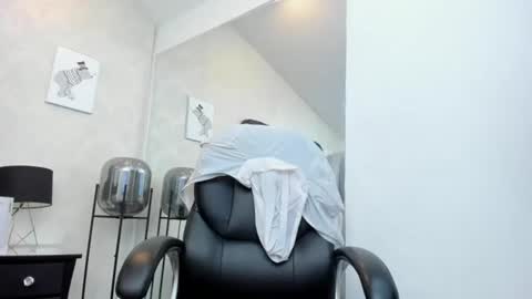_johnson_alana online show from July 25, 1:18 pm