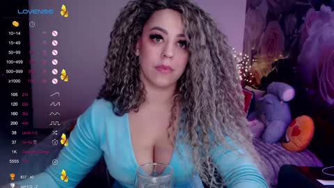 _just_a_queen_3 online show from February 18, 6:28 pm