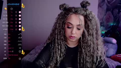 _just_a_queen_3 online show from January 22, 6:20 pm