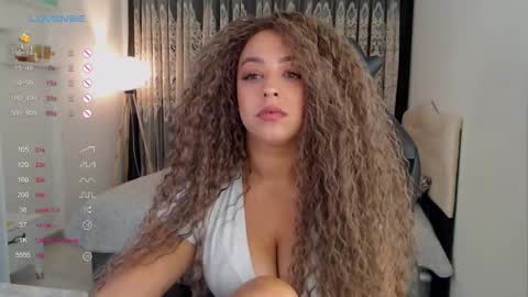 _just_a_queen_3 online show from September 18, 9:30 am