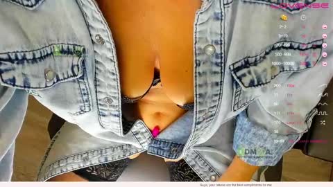 _justcallme_ online show from May 19, 11:39 am