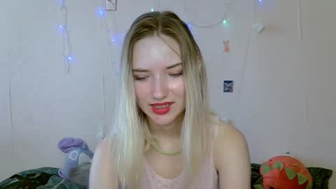 _kikiclark_ online show from September 17, 8:12 am