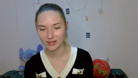 _kikiclark_ online show from September 15, 8:49 pm