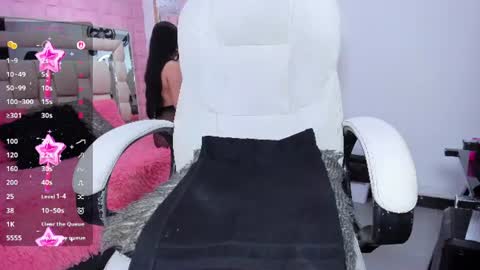 Laura online show from June 11, 1:41 pm