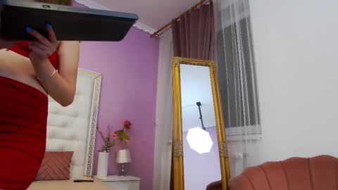 Snapshot of _lenapaul_ chatting on October 13, 4:04 am Lena Paul online show from October 13, 4:04 am