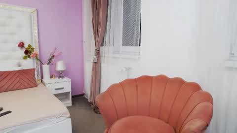 Snapshot of _lenapaul_ chatting on February 28, 4:21 am Lena Paul online show from February 28, 4:21 am