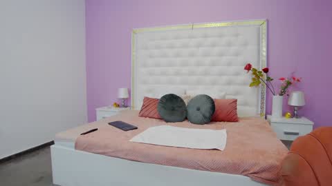 Snapshot of _lenapaul_ chatting on December 9, 5:52 pm Lena Paul online show from December 9, 5:52 pm