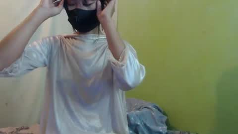 Snapshot of _lilies_gigi_ chatting on March 1, 11:15 pm _lilies_gigi_ online show from March 1, 11:15 pm